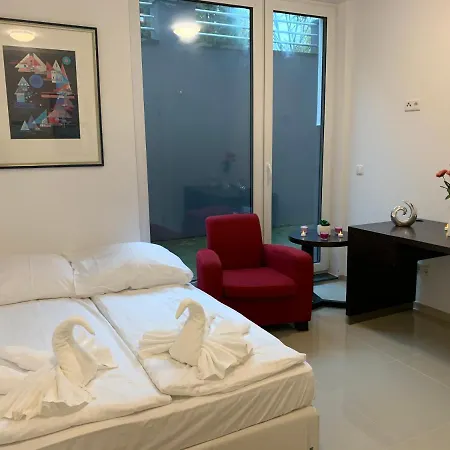 Lovely Studio West 10 Apartmán